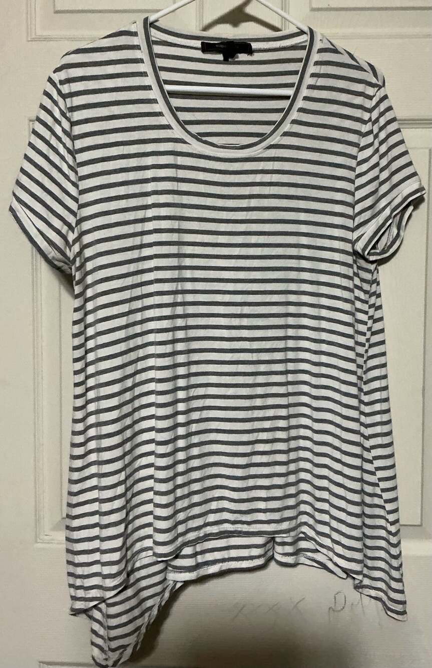BCBGMAXAZRIA Striped Short Sleeve Scoop Neck Tunic Top
